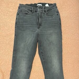 Good American Gray Skinny Jeans with Vintage Appeal
